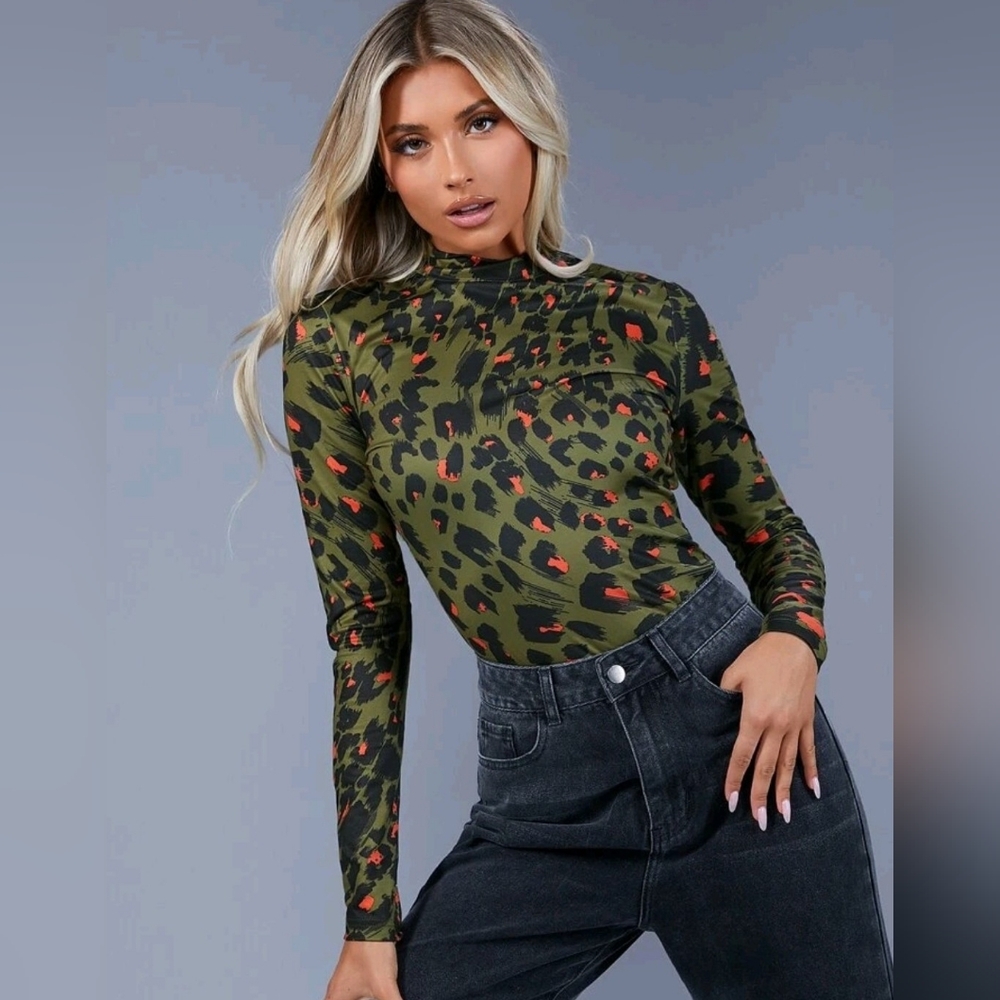 Leopard Print Mock Neck Slim Tee
